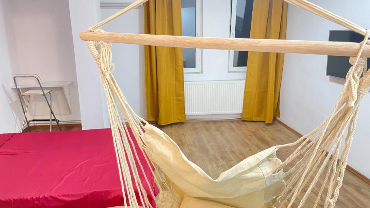 Private Room At Ceausescu'S Place In Old City Unirii Square Bukareszt Zewnętrze zdjęcie